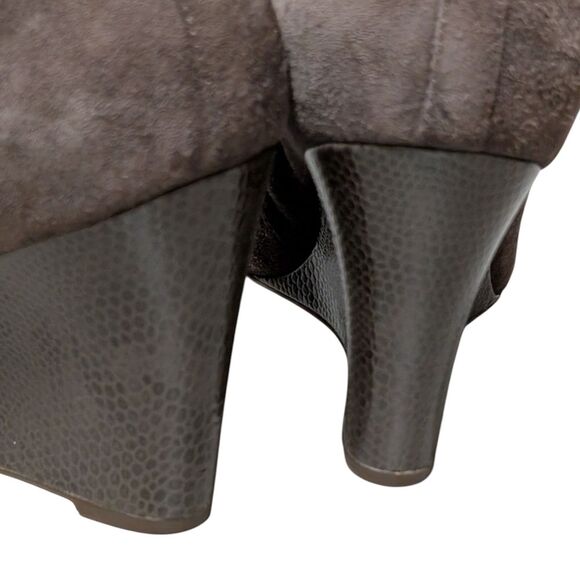 Clark's suede leather wedge bootie size 9M office everyday pumps heels comfort - Picture 5 of 10